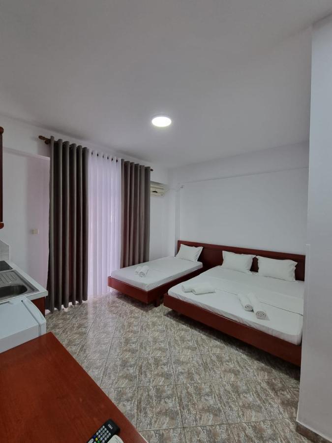 Ideal Apartments & Rooms Sarandë Buitenkant foto