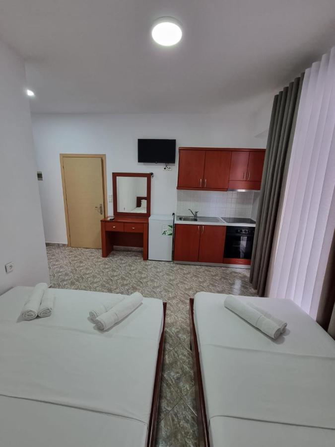 Ideal Apartments & Rooms Sarandë Buitenkant foto
