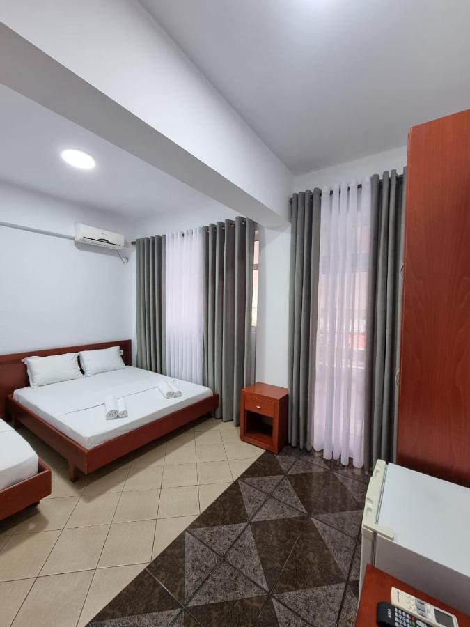 Ideal Apartments & Rooms Sarandë Buitenkant foto