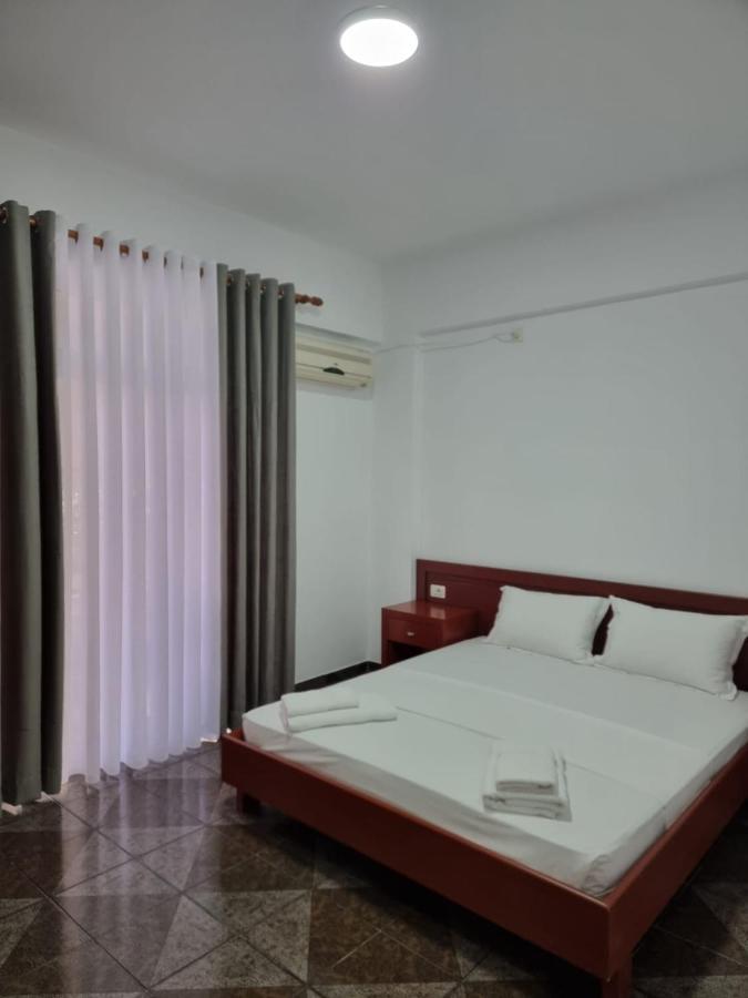 Ideal Apartments & Rooms Sarandë Buitenkant foto