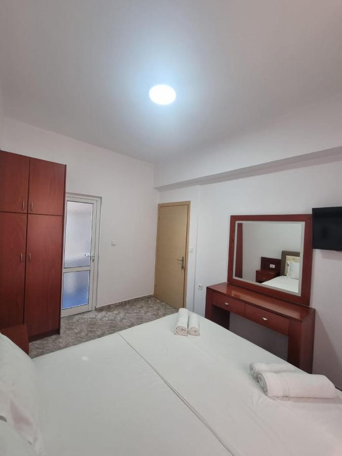 Ideal Apartments & Rooms Sarandë Buitenkant foto