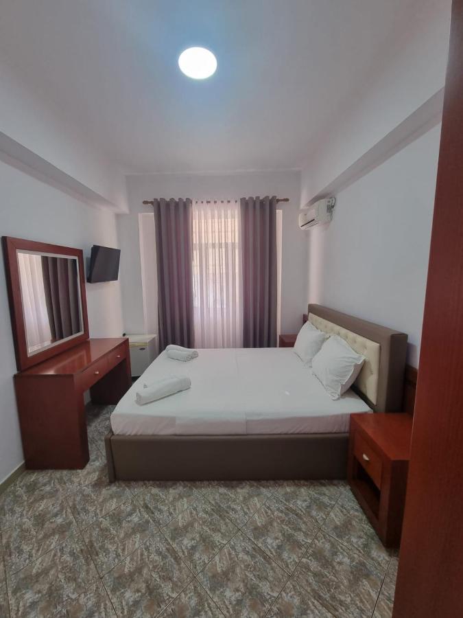 Ideal Apartments & Rooms Sarandë Buitenkant foto
