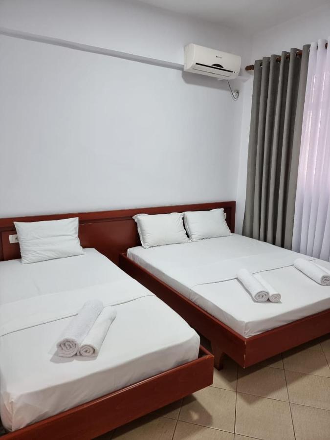 Ideal Apartments & Rooms Sarandë Buitenkant foto