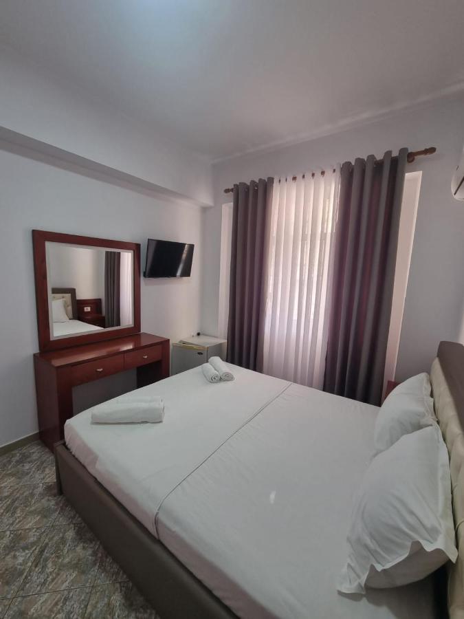 Ideal Apartments & Rooms Sarandë Buitenkant foto