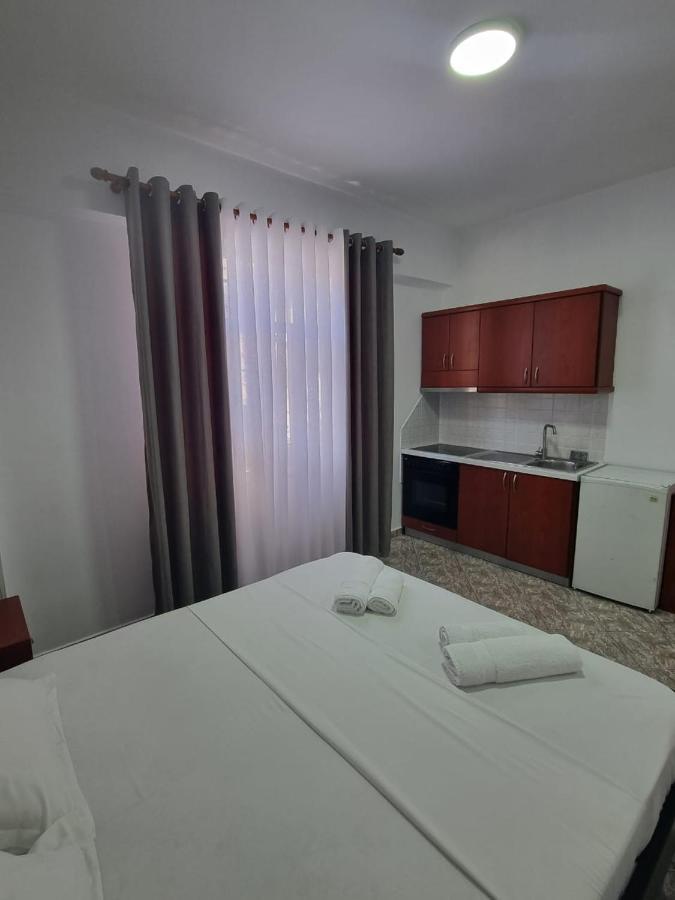 Ideal Apartments & Rooms Sarandë Buitenkant foto