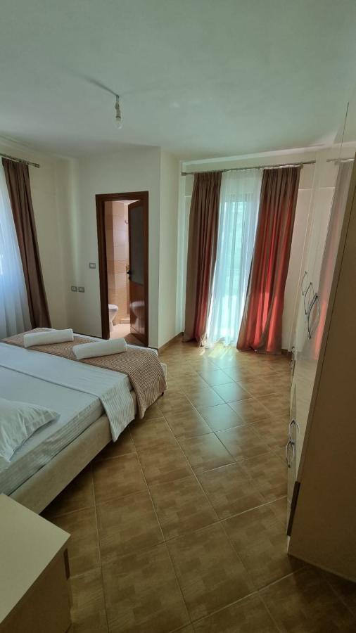 Ideal Apartments & Rooms Sarandë Buitenkant foto
