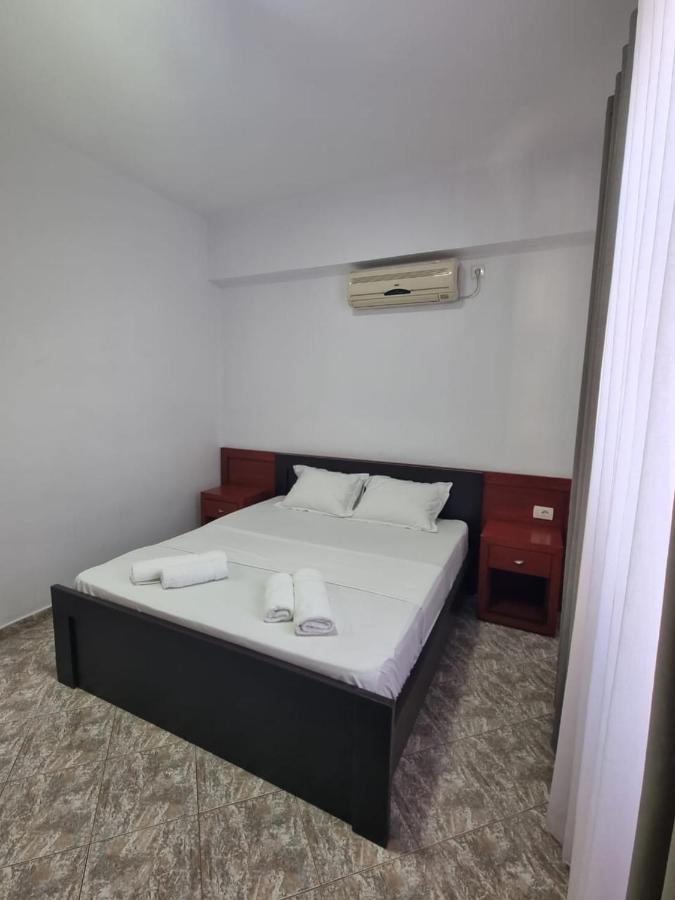 Ideal Apartments & Rooms Sarandë Buitenkant foto