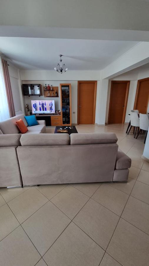 Ideal Apartments & Rooms Sarandë Buitenkant foto